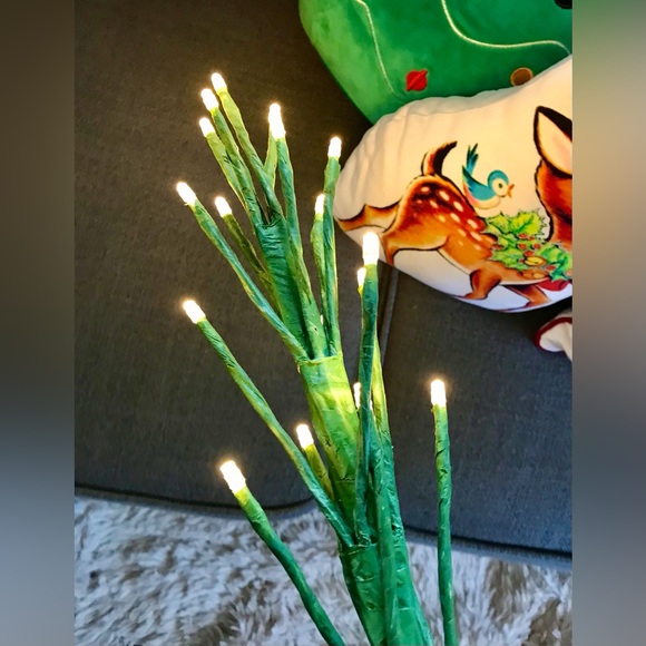 2016 Target Lit Tree Decoration Requires 3 AA Table Counter Small Space Decor - Picture 9 of 16